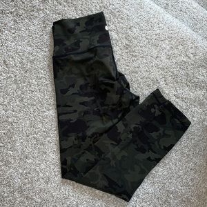 Lululemon camo wunder under